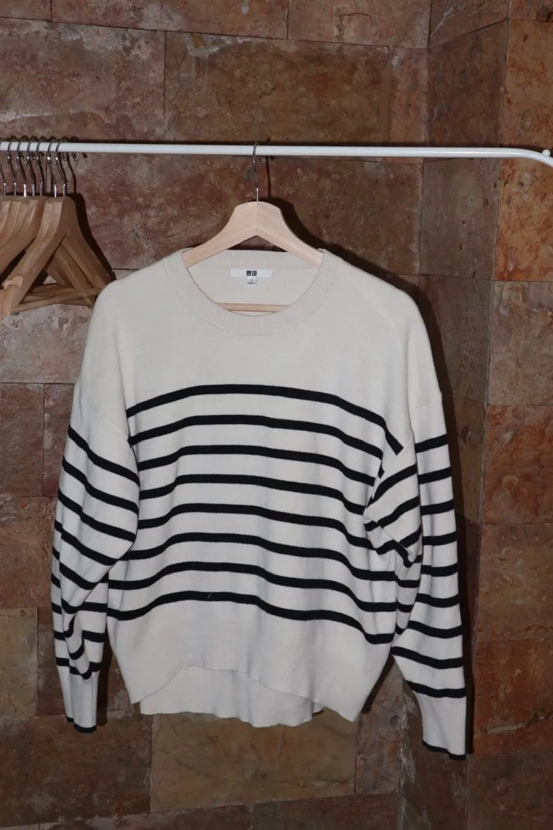 Uniqlo Sweater photo 1