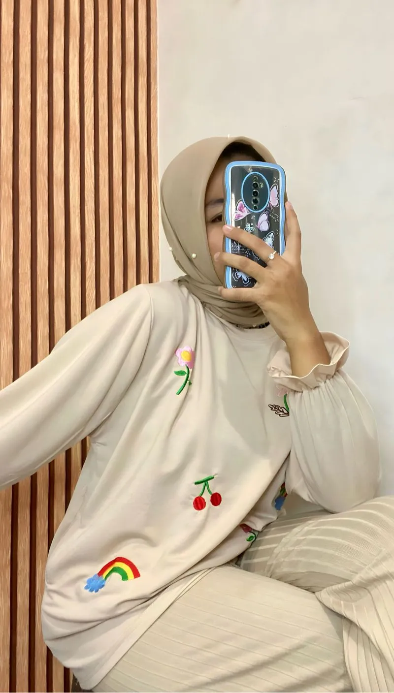 Vania Longsleeve Embriderry Blouse photo 1