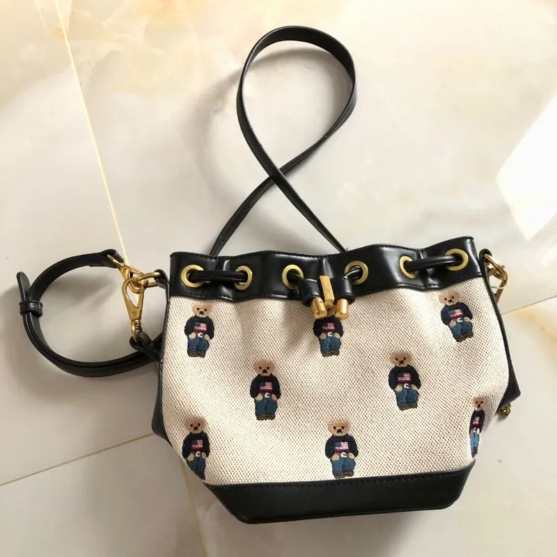 TTWN BEAR bucket sling bag photo 1