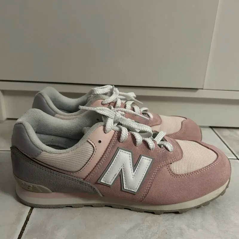New Balance 574 Shell Pink (Second) Size 40 photo 1