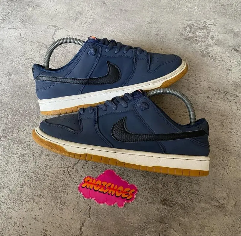 SEPATU NIKE SB DUNK LOW NAVY BLACK GUM SIZE 40 (25 CM) Preloved