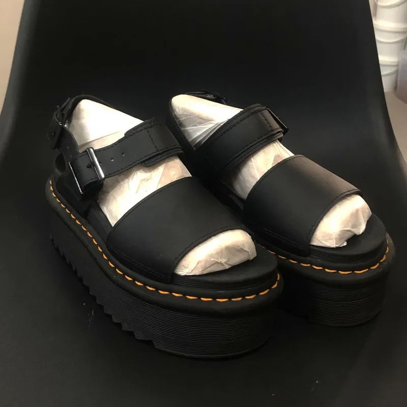 Dr. Martens Luxury Platform Wanita black photo 1