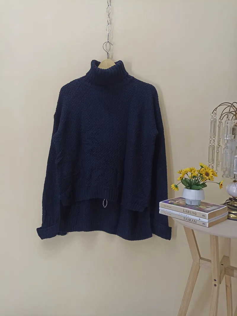 Uniqlo Casual Sweater Wanita navy photo 1