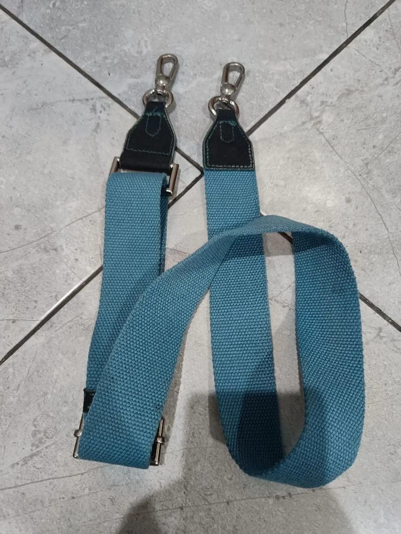 Tali Tas Selempang Charles and Keith Blue Original photo 1
