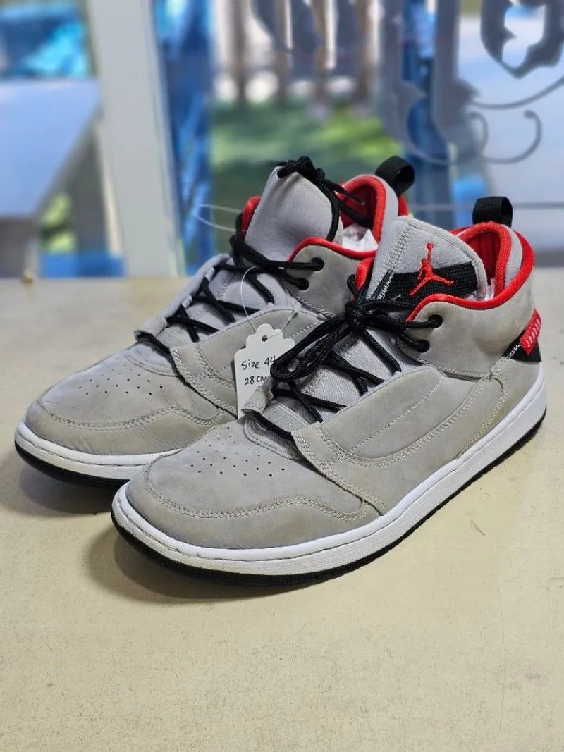 Nike Air Jordan Streetwear Sportswear Sneakers Pria gray photo 1