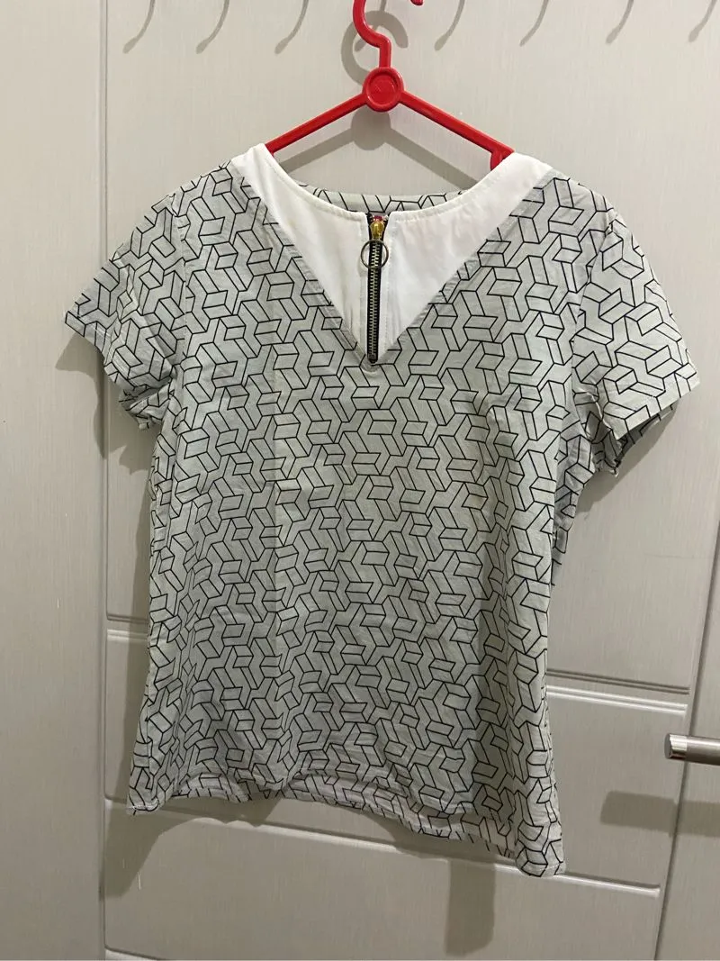 Blouse abu brand Sale Stock photo 1