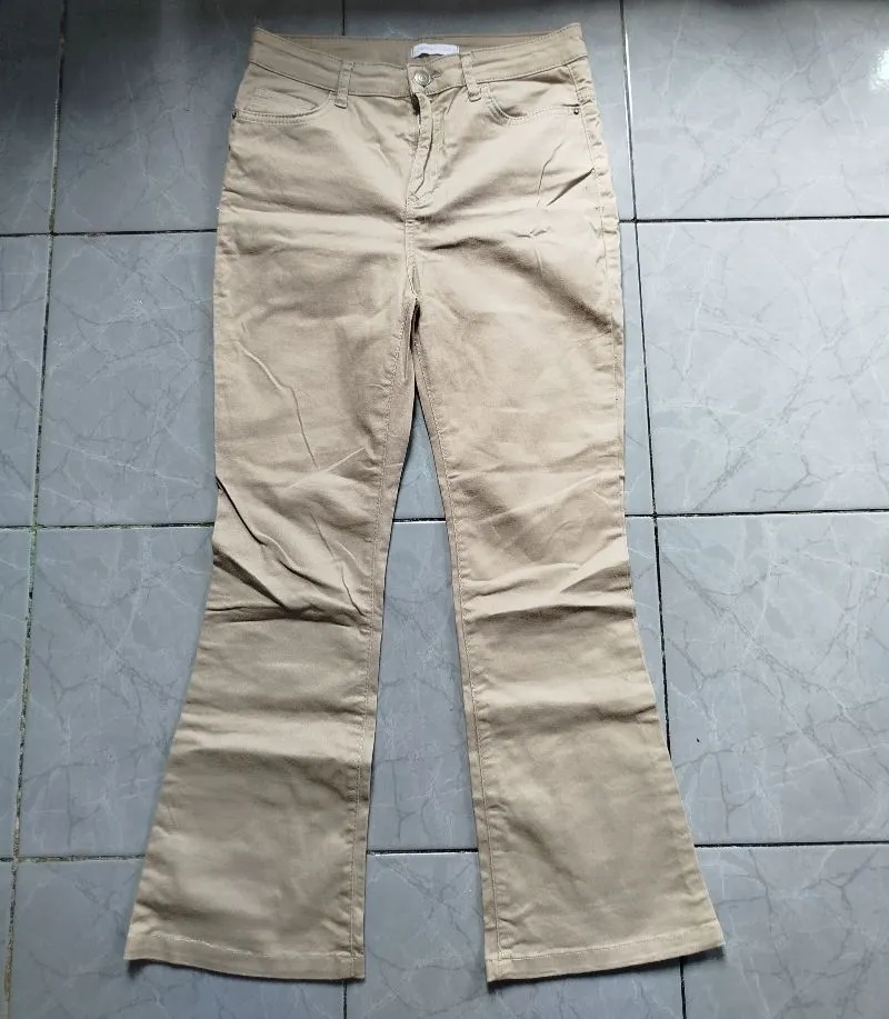 LC Waikiki - Celana Jeans Panjang Warna Cream photo 1