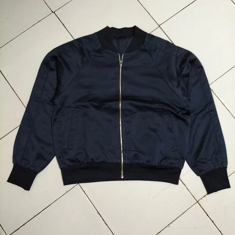 325. Jaket GU Size M  LD102 photo 1
