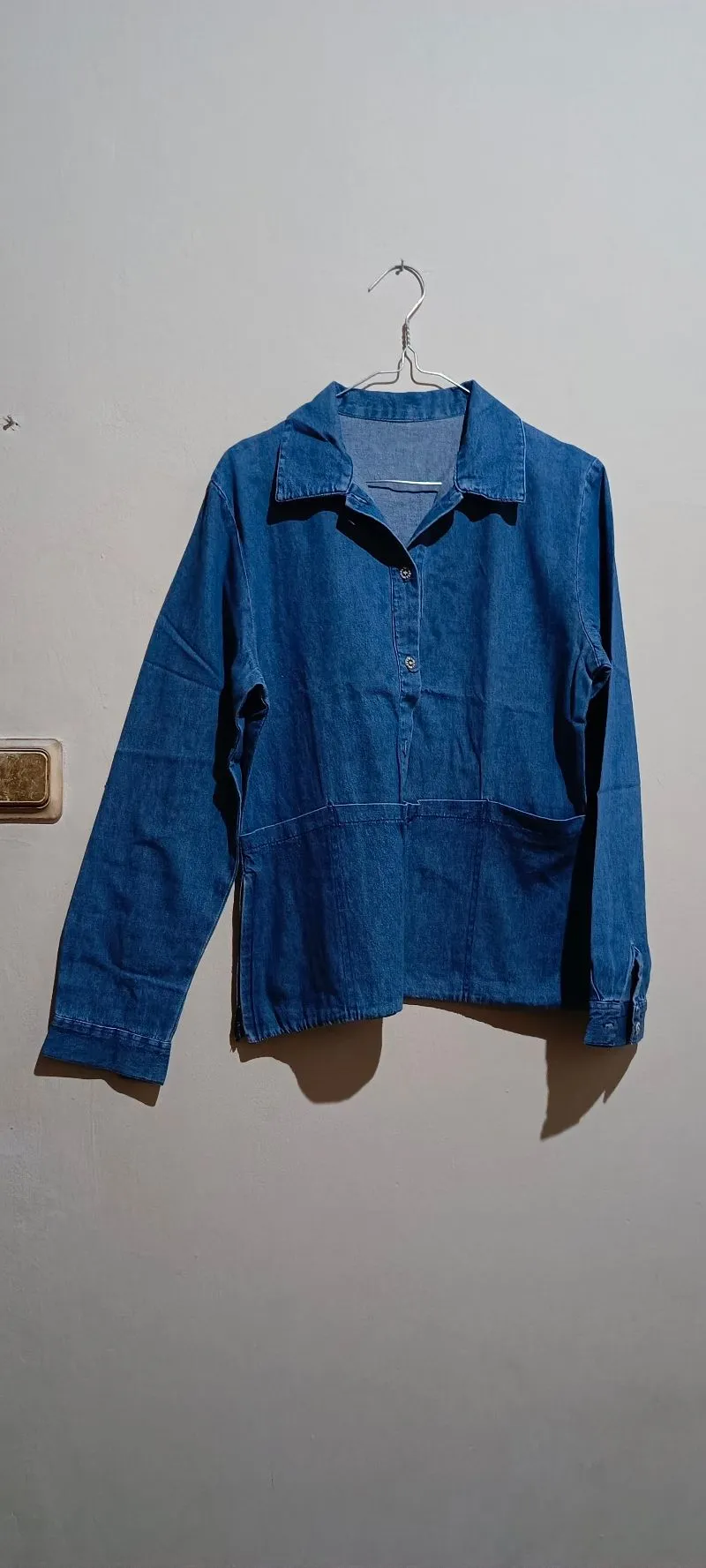Longsleeves Denim Shirt with Front Pocket photo 1