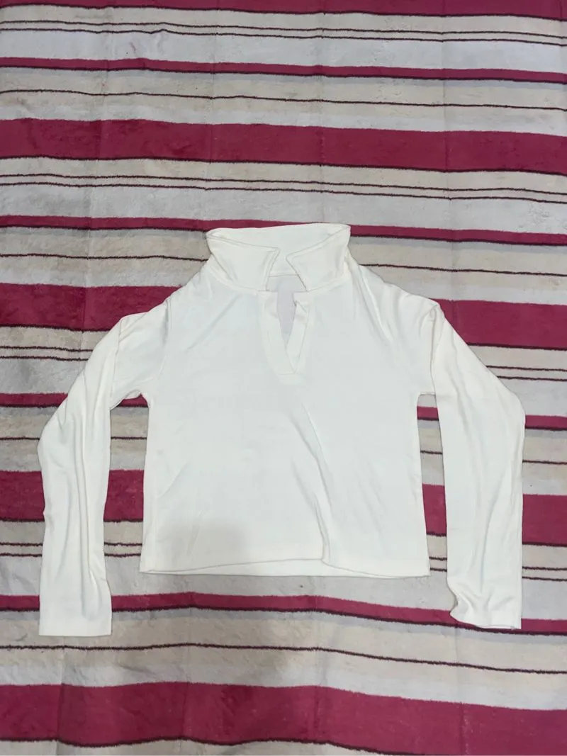 Croptop Putih Kerah  photo 1
