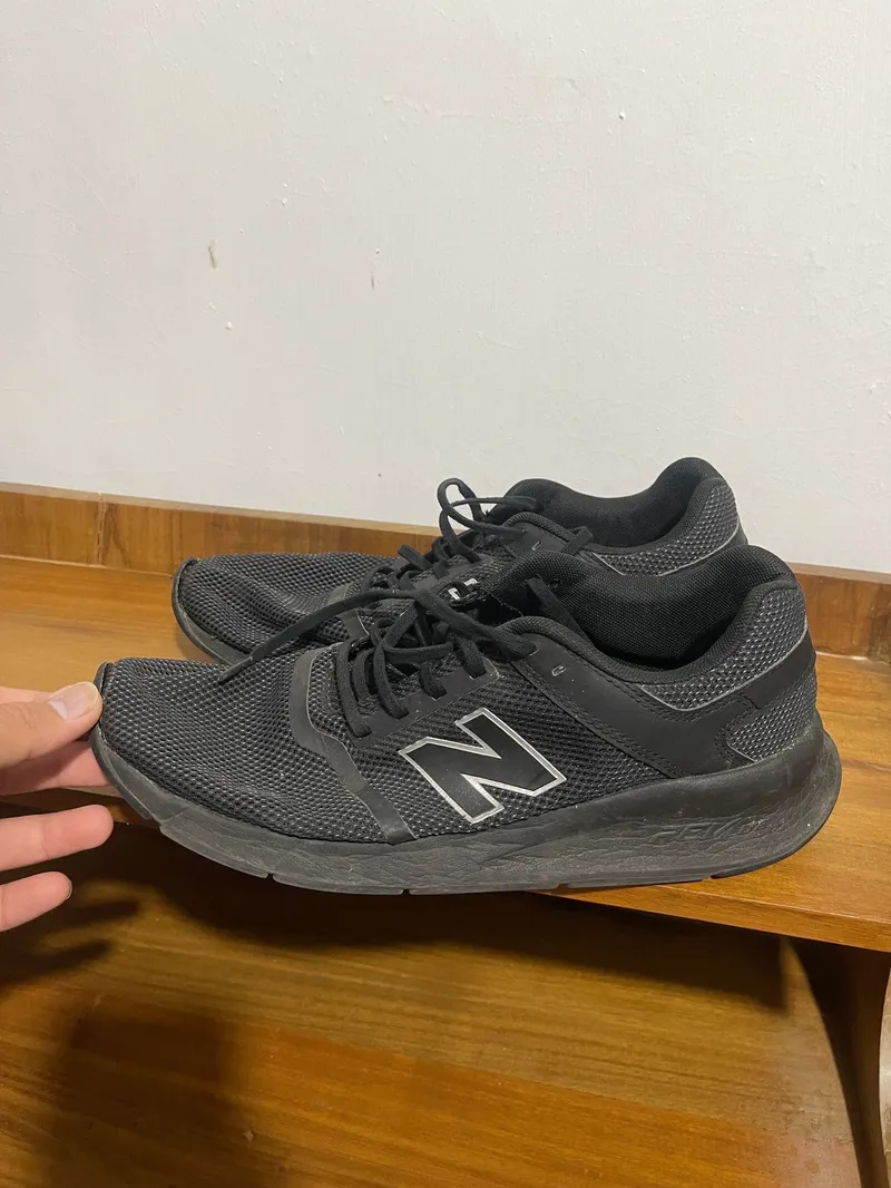 New Balance Minimalist Casual Sneakers Pria black