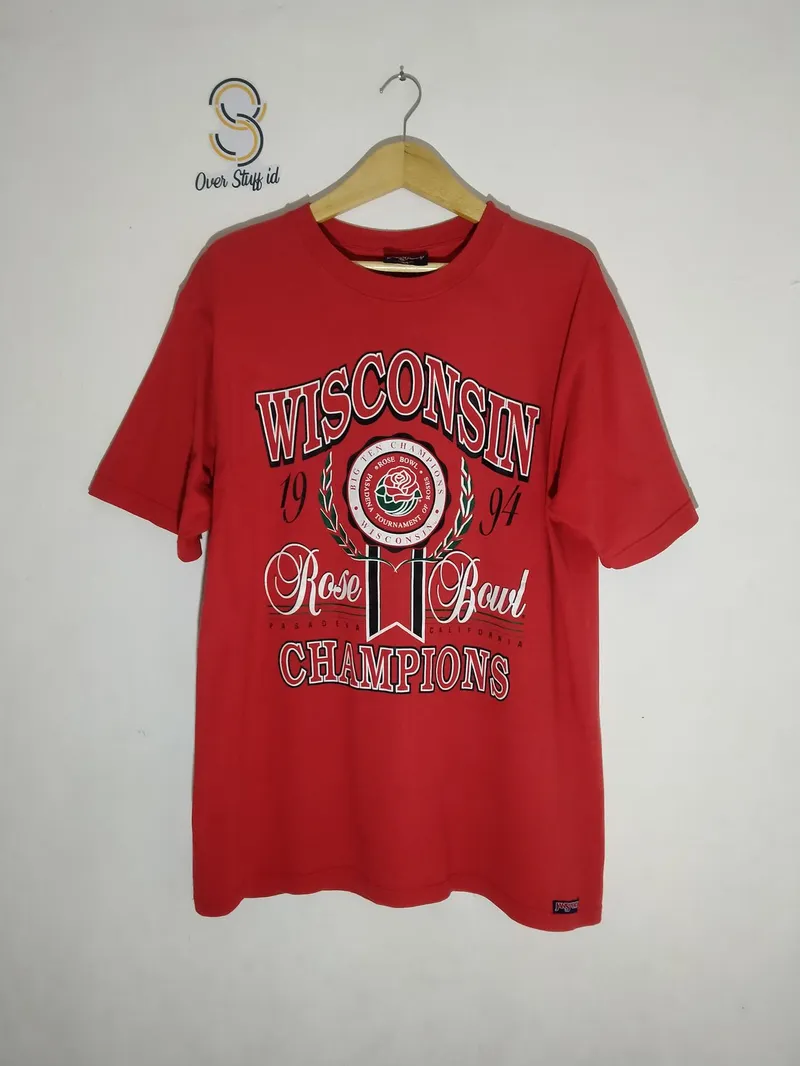 Vintage T-shirt Pria red photo 1