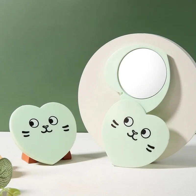 Minimalist Wanita green photo 1