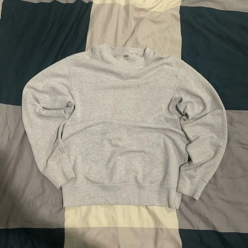 grey uniqlo sweater photo 1