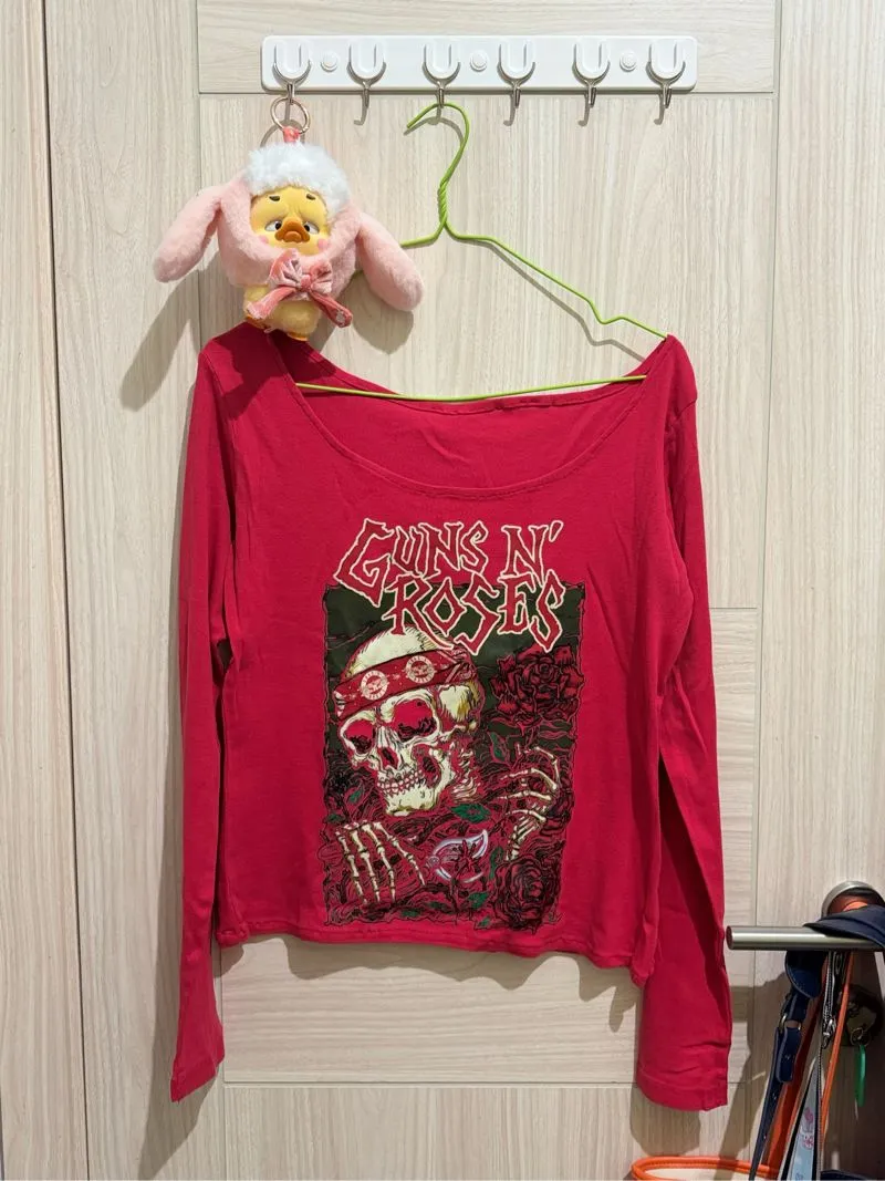 Off Shoulder Guns N’ Roses photo 1