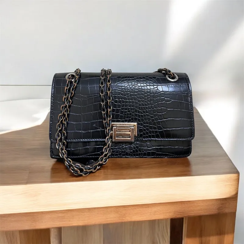 Charles and Keith Casual Shoulder bag Wanita black photo 1