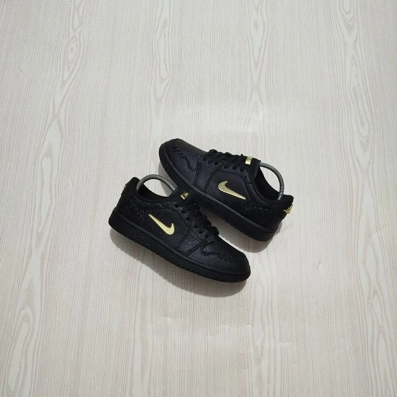 Nika air Jordan photo 1