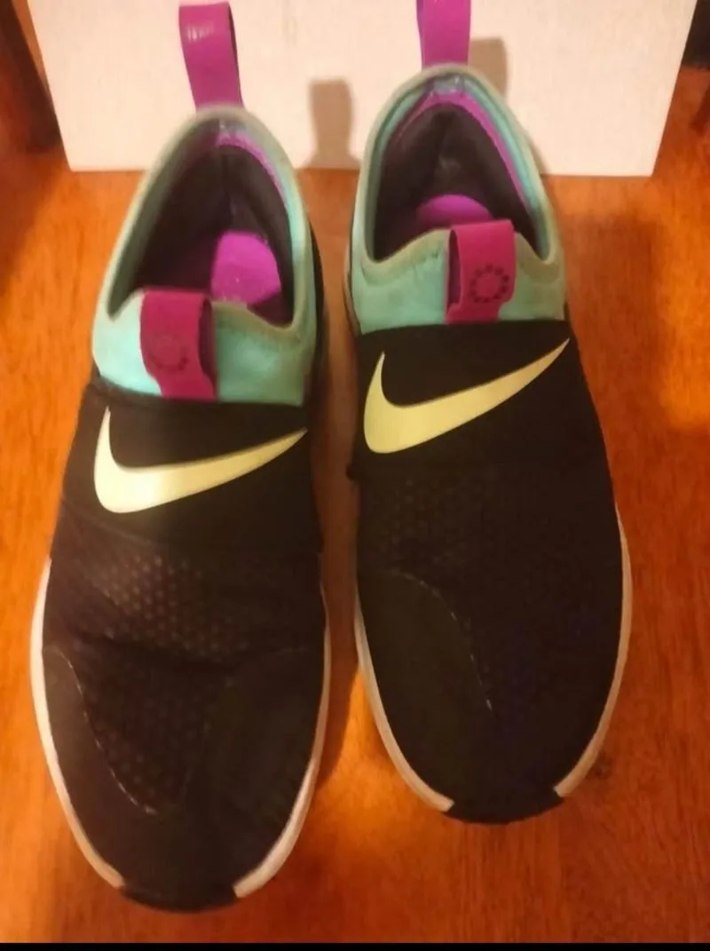 Sneakers wanita Nike 38,5 photo 1