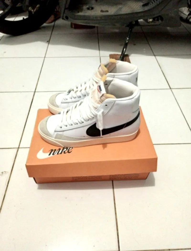 Nike Blazer Mid 77 photo 1