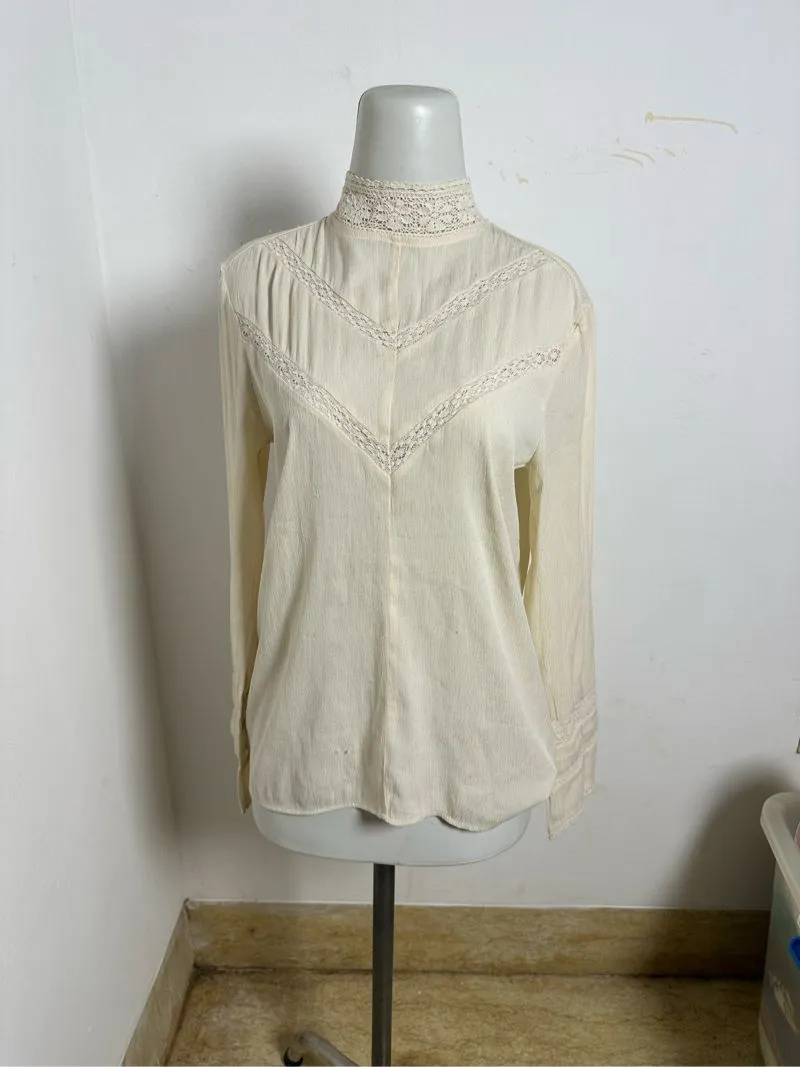 Broken white lace blouse brand Zara photo 1