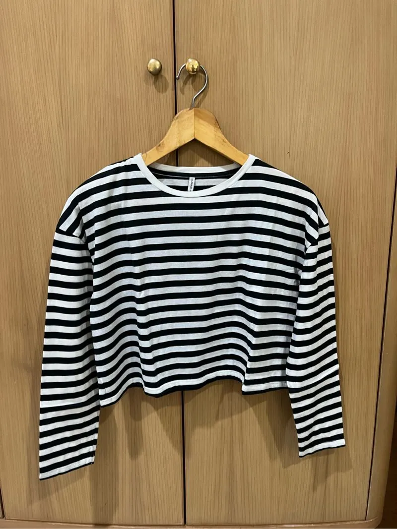Striped long sleeve crop top photo 1