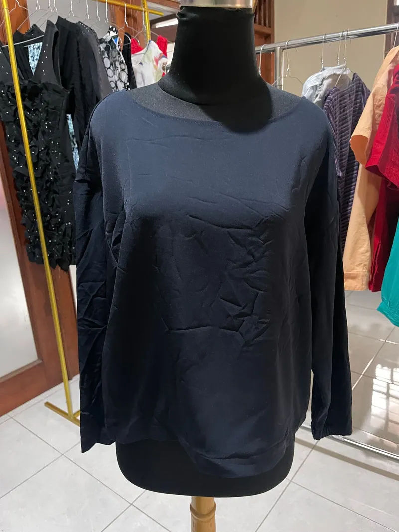Uniqlo Casual Blouse Wanita navy photo 1