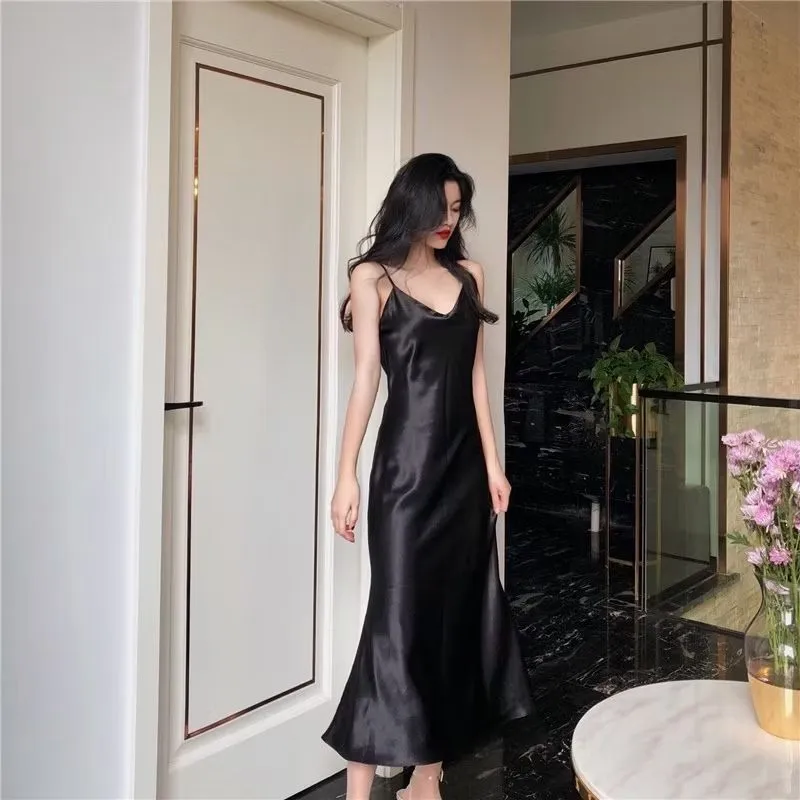 Dress Satin Hitam photo 1