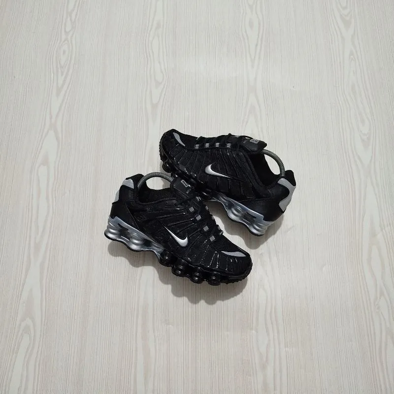はな☆ Nike shox black silver - Preloved 希少 00s NIKE SHOX SPARQ 26.5cm Y2K