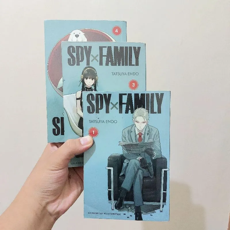 KOMIK SPY X FAMILY photo 1