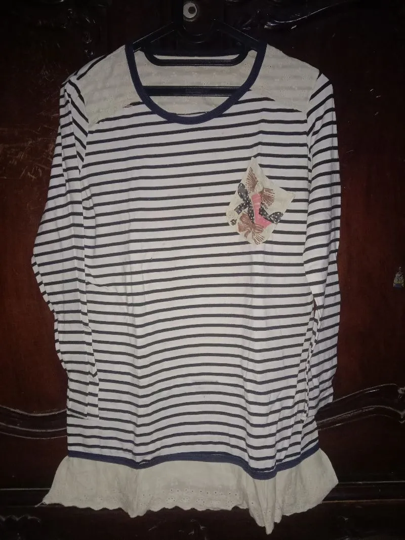 Wanita Garis-Garis photo 1