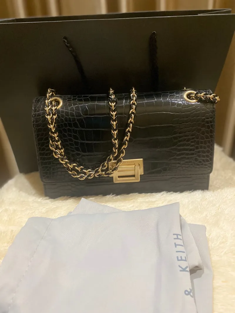 Charles and Keith Goth Futurist Handbag Wanita gold black photo 1