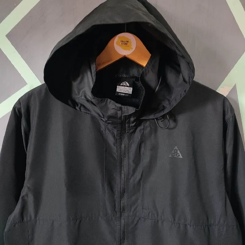 Jacket windbreaker nike acg storm fit Preloved