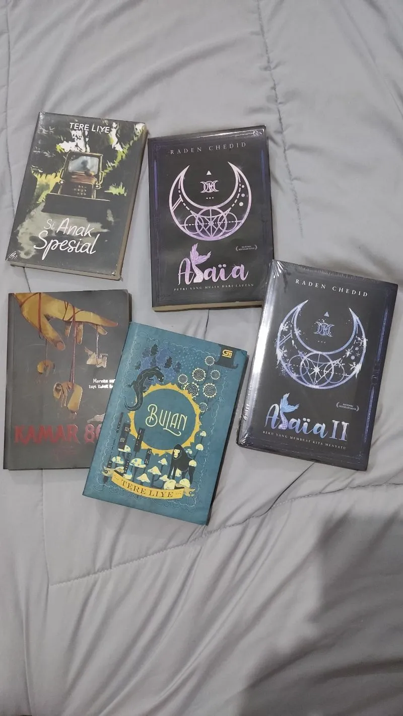 Buku (Bulan, Alaia 1&2, Kamar 807,Si Anak Spesial)  photo 1