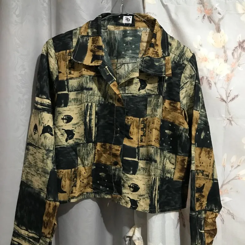 abstract pattern button up crop shirt photo 1