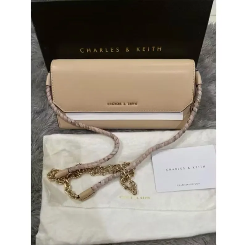 Charles & keith clutch  photo 1