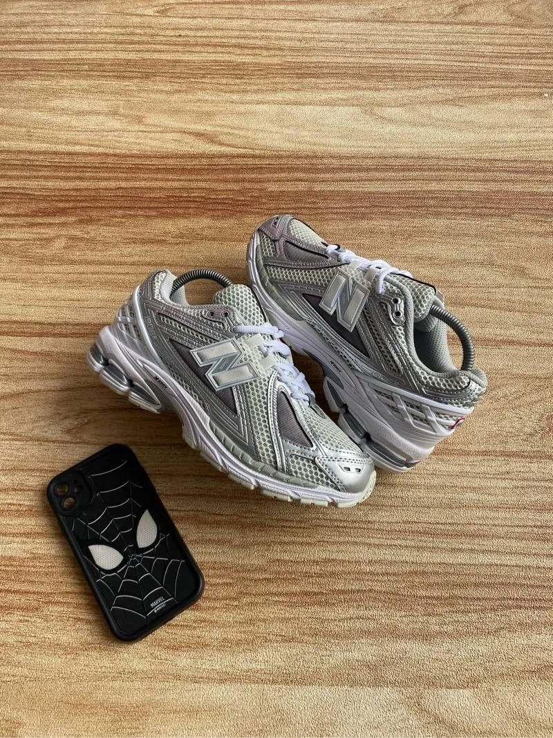 New Balance Sportswear Sneakers Pria silver white photo 1