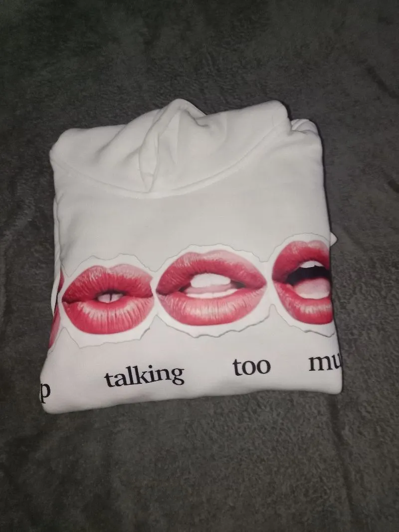 Hoodie kiss photo 1