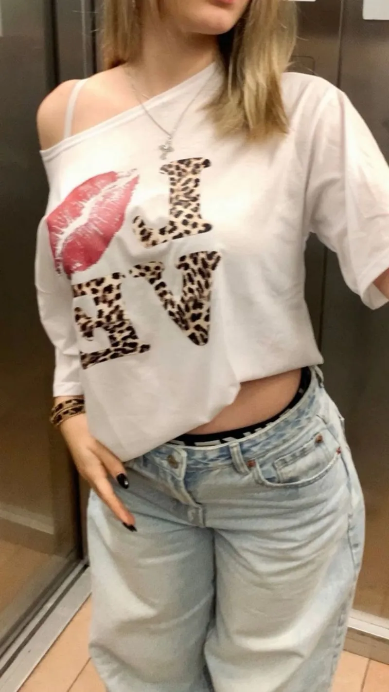 CROP TOP L💋VE KOREAN  photo 1