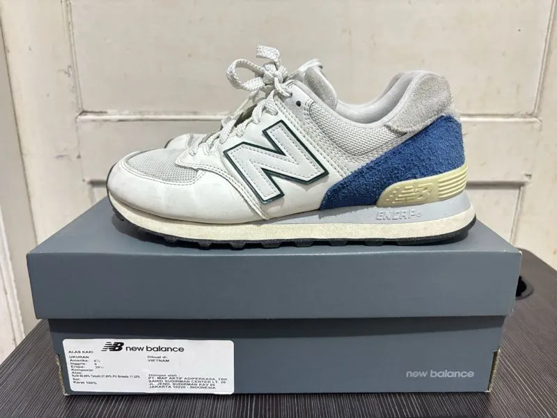New Balance 574 size 39/40 White Blue photo 1