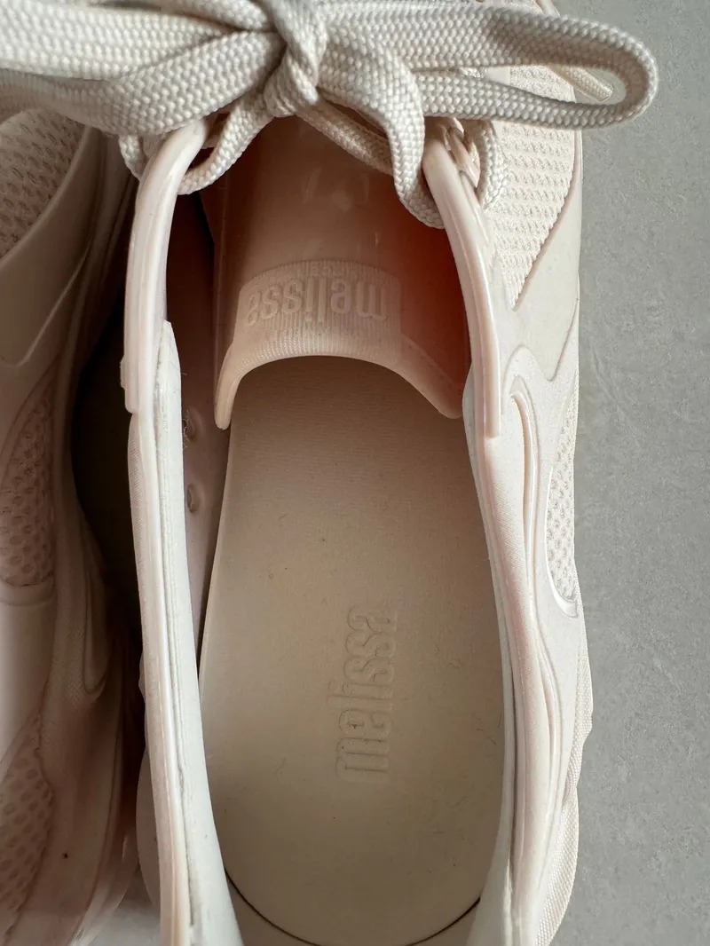 Melissa Minimalist Casual Sneakers Wanita white Preloved