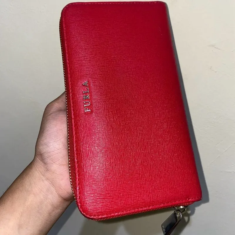 FURLA Babylon XL zip around red wallet