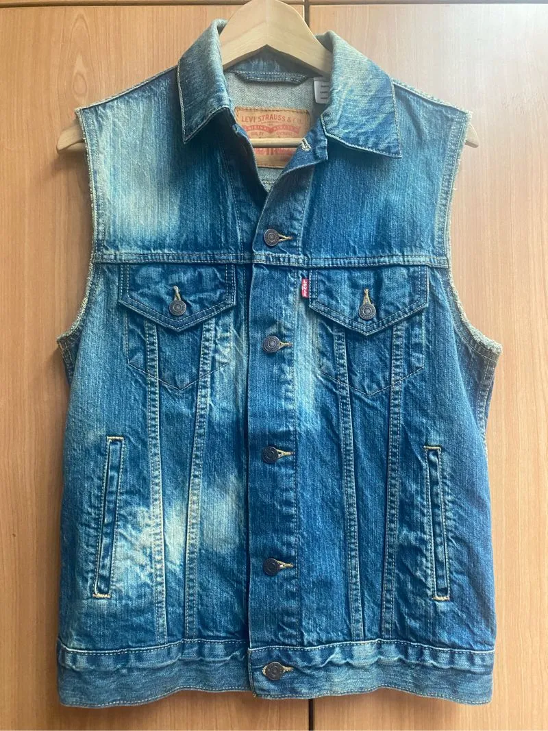 Levis Denim Vest  photo 1