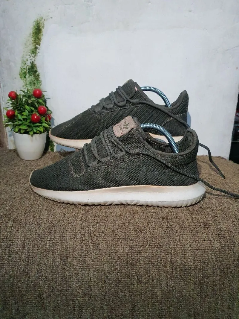 Sepatu Adidas Tubulas size 42 photo 1