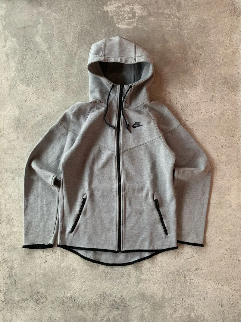 Nike tech old season photo 1