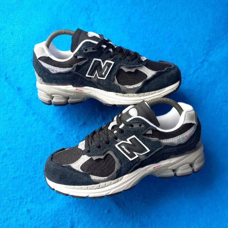 New balance 2002r photo 1