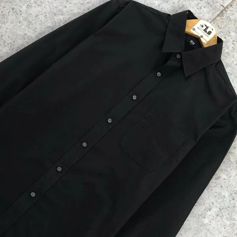 Kemeja Hitam Uniqlo photo 1