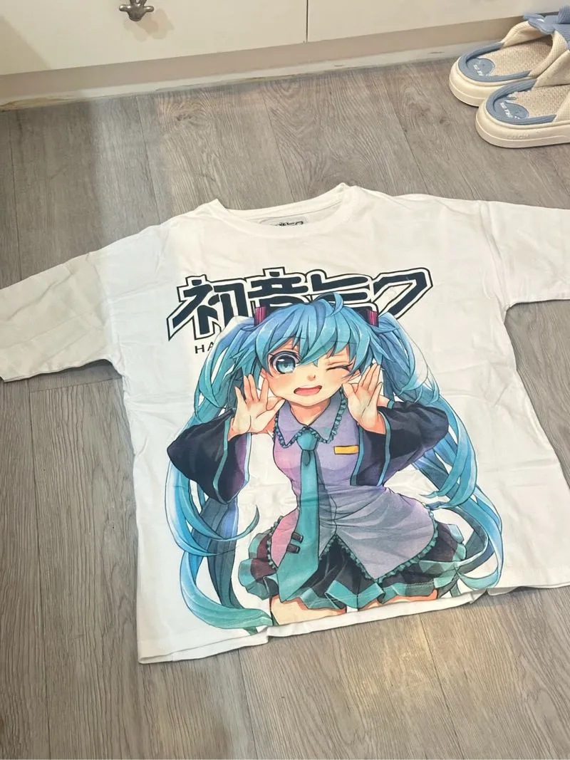 🐟 hatsune miku X pull and bear collab photo 1