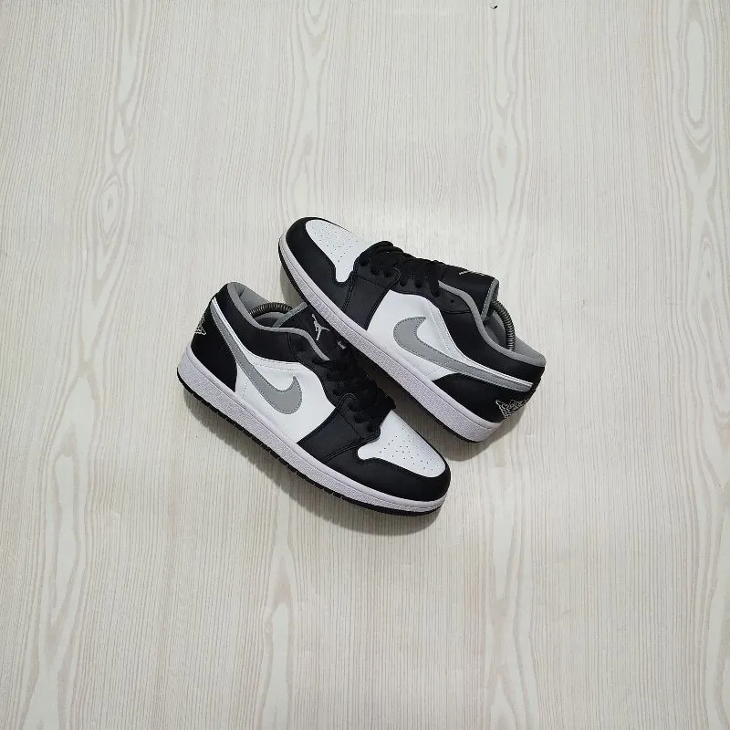 Nike Air Jordan low photo 1