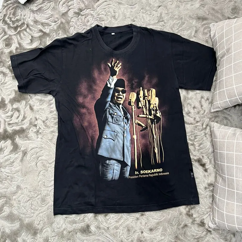 Kaos hitam gambar Ir. Soekarno (bung karno) photo 1