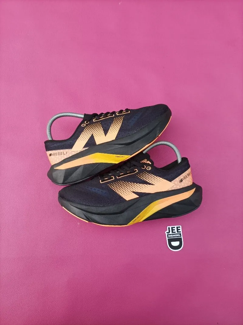 New Balance Sc Elite v4 Black Orange photo 1